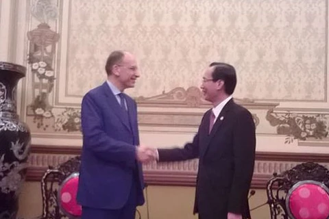 越南胡志明市人民委员会副主席黎清廉与意大利前总理恩里克·莱塔